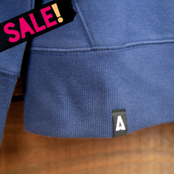 Hoodie "The Stump Chest" Navy (Unisex) – Bild 3