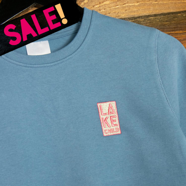 Sweatshirt "Logo-Badge" Nordic Blue (Frauen) – Bild 3