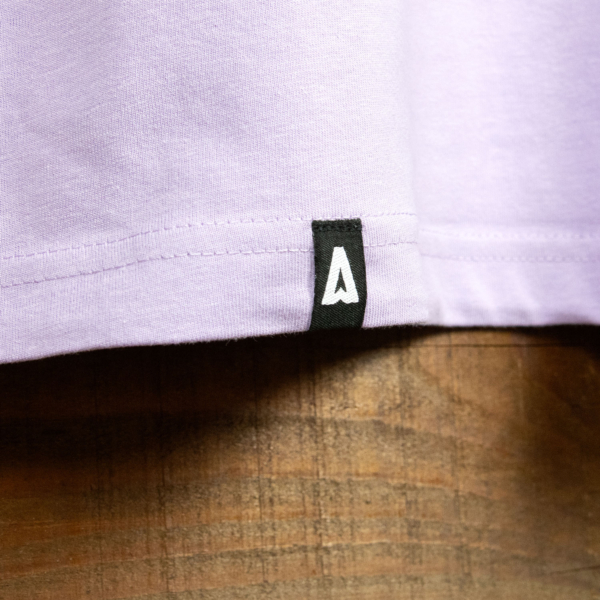 T-Shirt „Diamond Badge“ Lilac – Bild 3